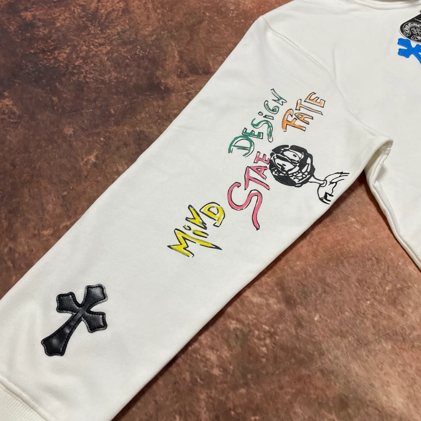 P280 Chrome Hearts Autumn and Winter CH Chrome Hearts colored cross leather Sanskrit hand-painted graffiti hooded sweatshirt A must-have for Ins celebrity couples, the same style for men and women! The highest version! ! Imported leather! ! A must-have for internet celebrities! Color: White Code: S, M, L, XL
